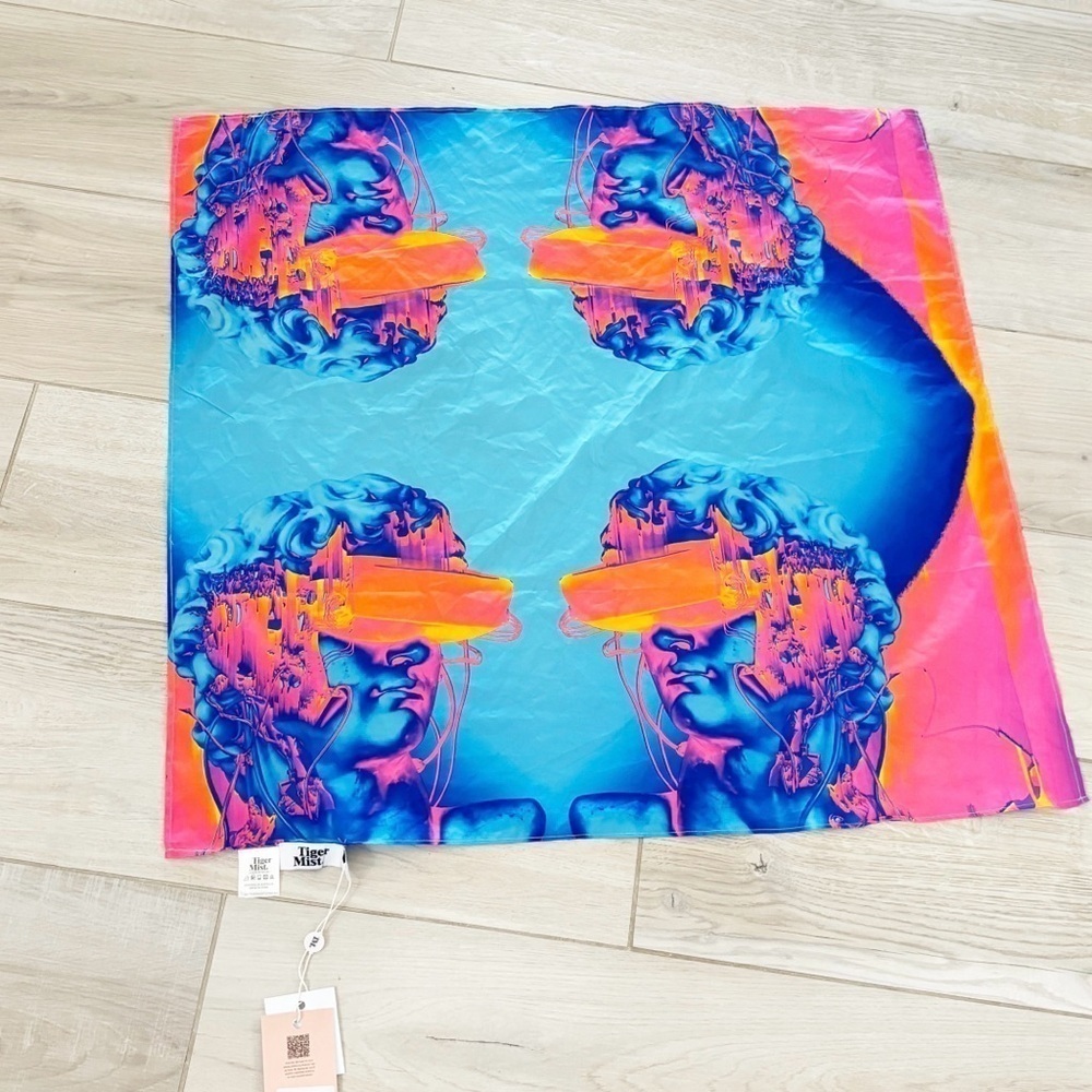 New TIGER MIST Women’s Blue Pink REN Print ALAIA BANDANA Scarf 27” X 27”